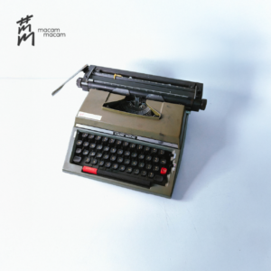 Vintage Hase 8000 Typewriter – Working with Case